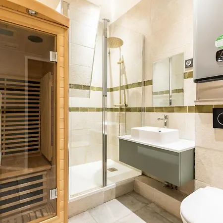 Central Avec Sauna Apartament *